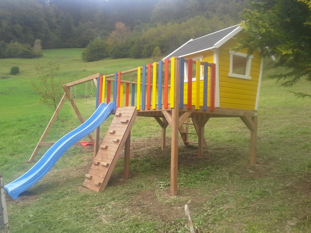 Otroška zunanja lesena igrala