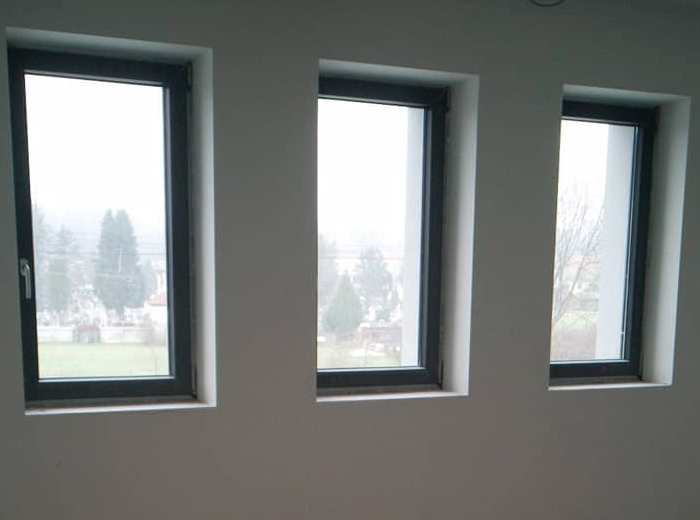 Montaza-oken-in-vrat-Kikani